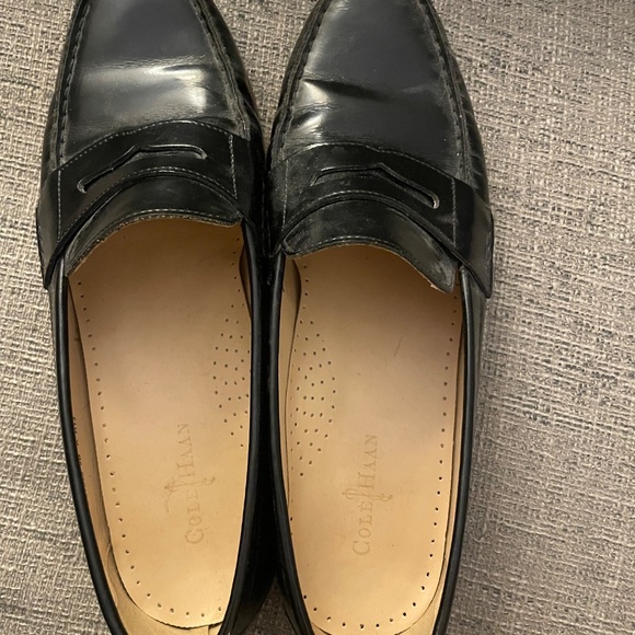 Cole Hahn Black Loafers - Picture 2 of 4